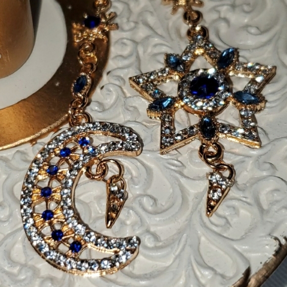 Asymmetrical Moon and Star Earrings - Picture 7 of 8